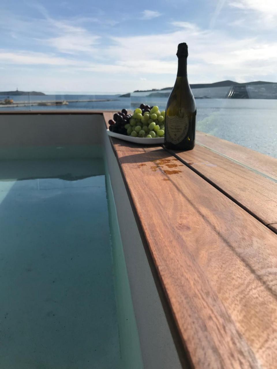 Shapes Luxury Suites 에르무폴리 외부 사진